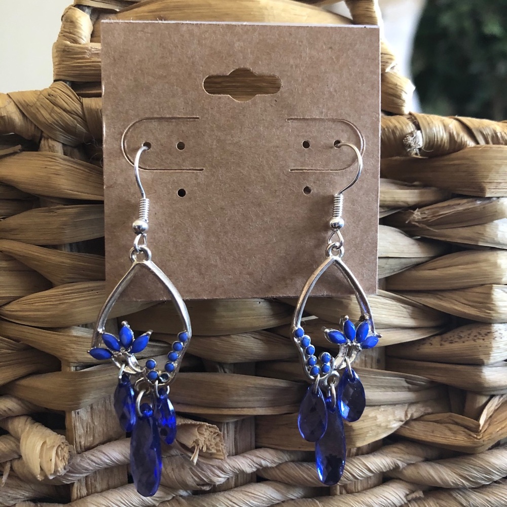 Blue glass crystal silver setting elegant earrings